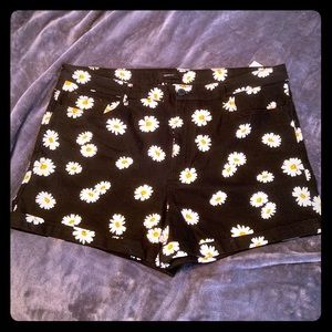 Forever 21 Daisy Jean shorts size 20